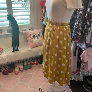 High-waisted mustard polka-dot skirt with pockets